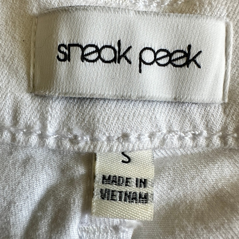 Sneak Peek White Denim Shorts Distressed Raw Hem Casual Summer Trendy Small NWOT - Picture 3 of 8